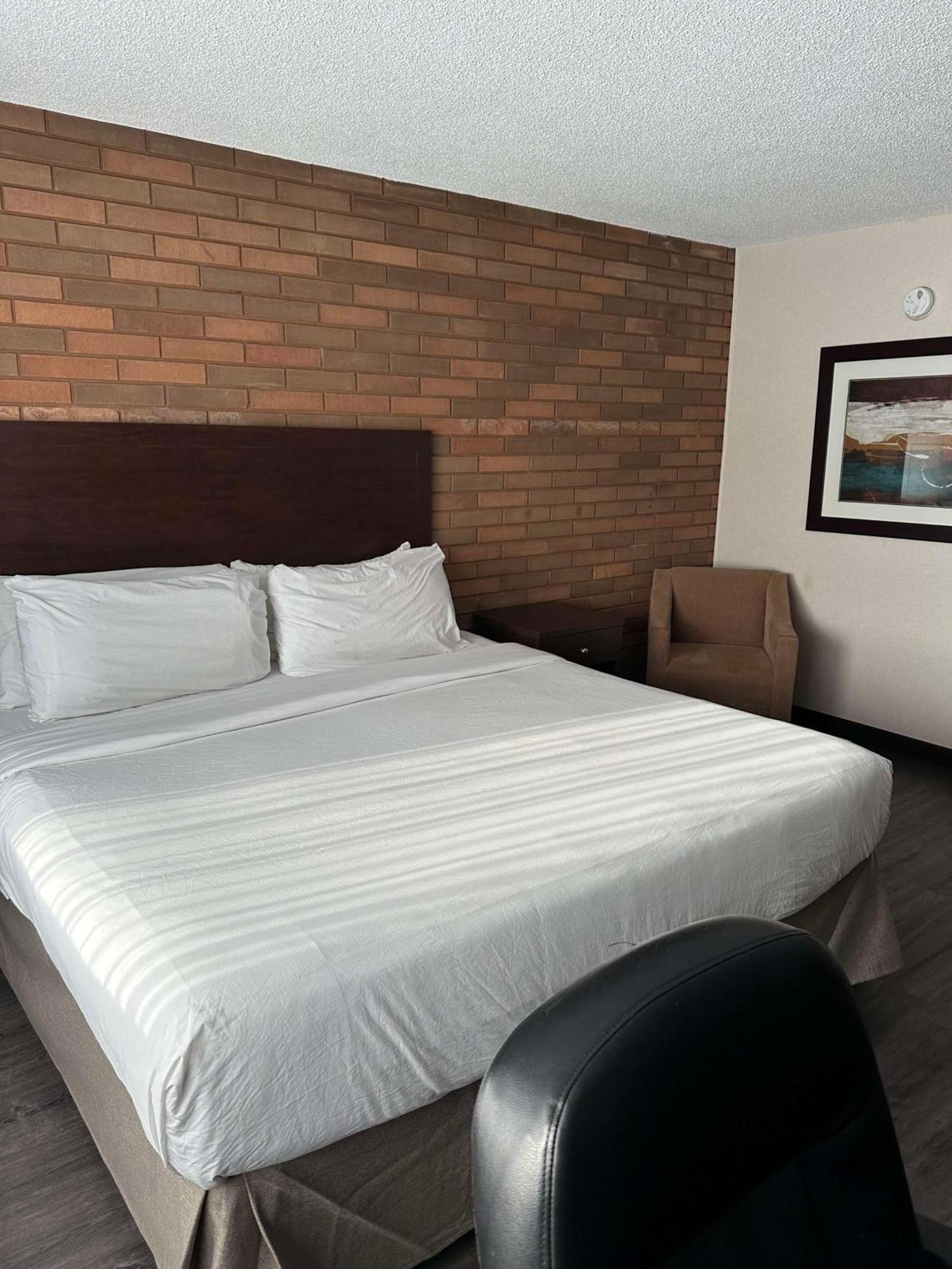 Best Western Cedar Park Inn Edmonton Zewnętrze zdjęcie